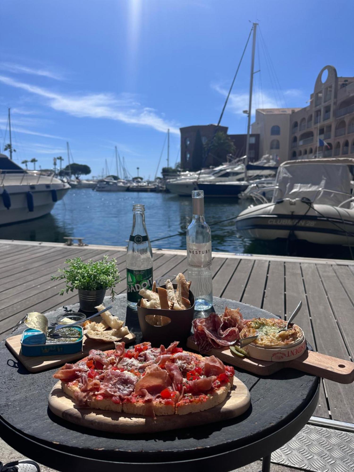 Sejour Au Port Lägenhet Hyères Exteriör bild