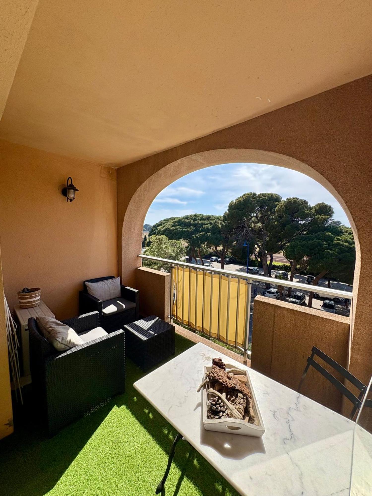 Sejour Au Port Lägenhet Hyères Exteriör bild